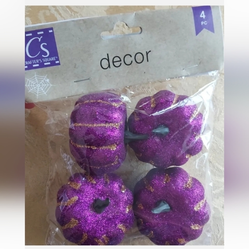 FALL Halloween Glitter Pumpkins Decor. New with Tags. Purple 4pc